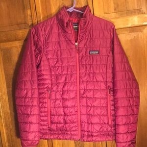 Medum Fuchsia Patagonia lightweight waterproof jacket. Never worn